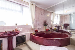 En-Suite- click for photo gallery